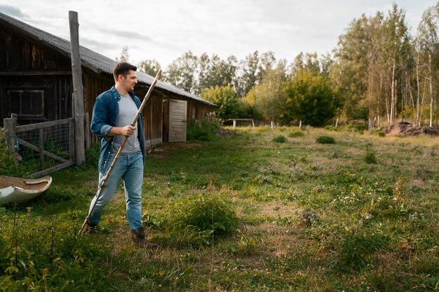 Jak właściwie pielęgnować drewniane domki ogrodowe, aby służyły przez lata?