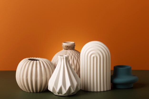 Jak wprowadzić harmonię do wnętrz dzięki zielonym akcentom ceramicznym
