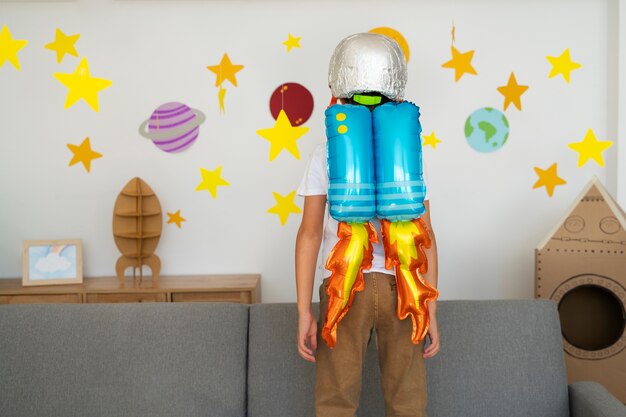 Kolorowe akcenty w pokoju dziecka jako sposób na rozwijanie wyobraźni i kreatywności